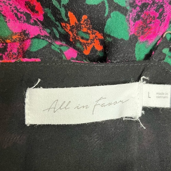 All In Favor Black Fuchsia Floral Print Ruffle Romper Size Large - Picture 8 of 9